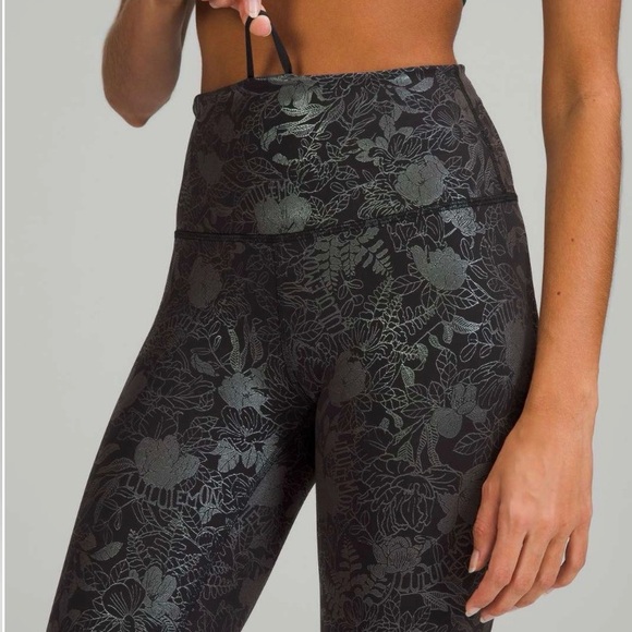 Lululemon Wunder Train High-Rise Tight 25” | Black Iridescent Foil | 6 | NWOT - Picture 4 of 5